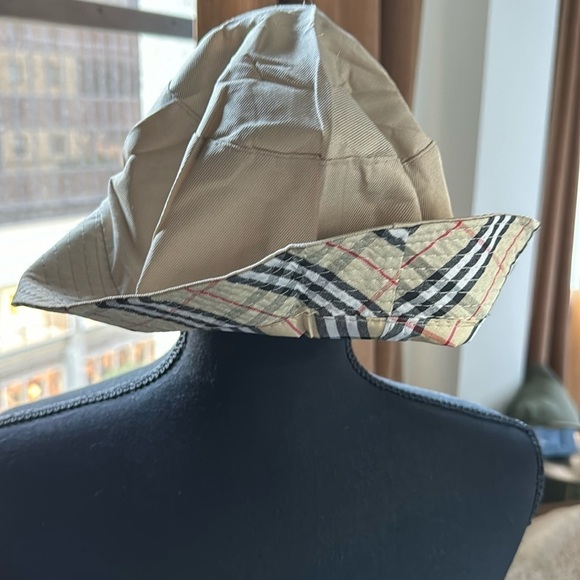 Pink or Red bucket hat with print inside - Picture 2 of 4